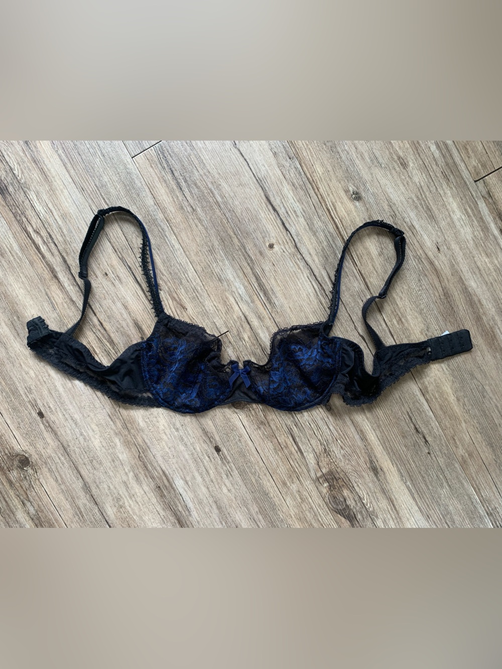 Simone Perele (FRA) Lace Underwire Bra in Black and Royal Blue - 34C